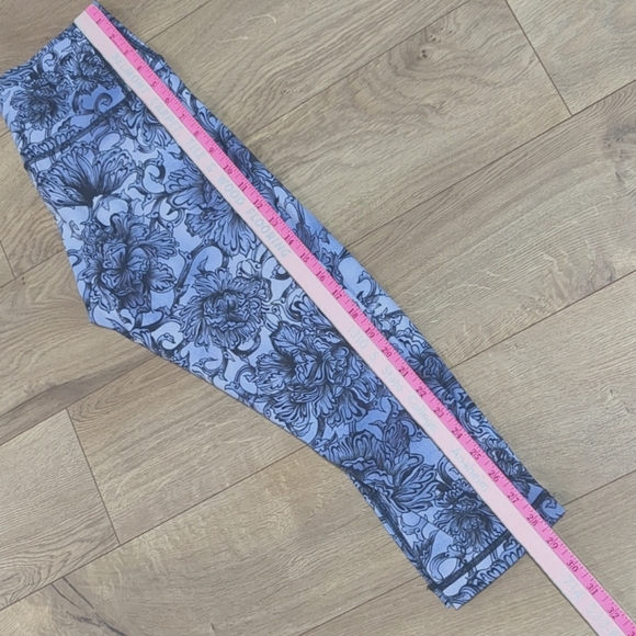 Lululemon Wunder Under crop hi-rise size 6 - Picture 9 of 12